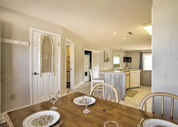 Steps To Shore Gem With Pool In Ocean Apartment *
