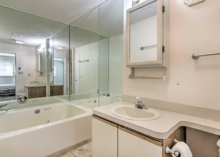 Apartment Steps To Shore Gem With Pool In Ocean *